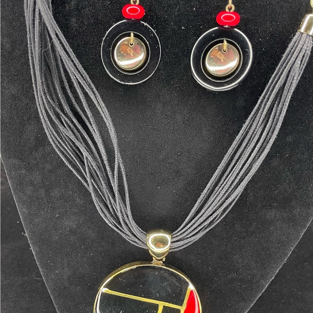 Elegant Black and Gold Necklace and Earring Set